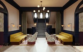 Marqueen Hotel - Newly Renovated